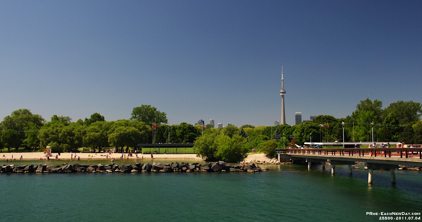 25500CrLeUsm - Vacationing, just Beth and I, on the Toronto waterfront - On the Toronto Islands